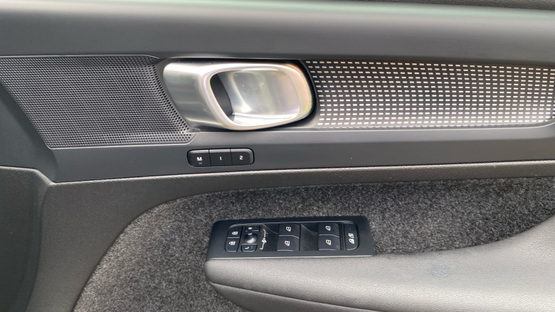 Volvo XC40 2.0 B3P Plus Dark 5dr Auto Petrol Estate